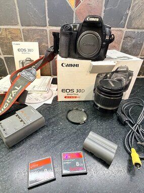 Canon EOS 30D Bundle